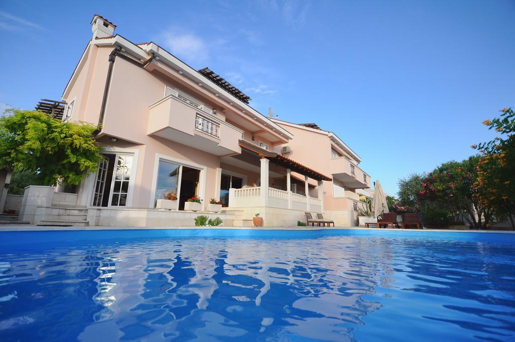 Apartments Villa Marnii Kožino Екстериор снимка
