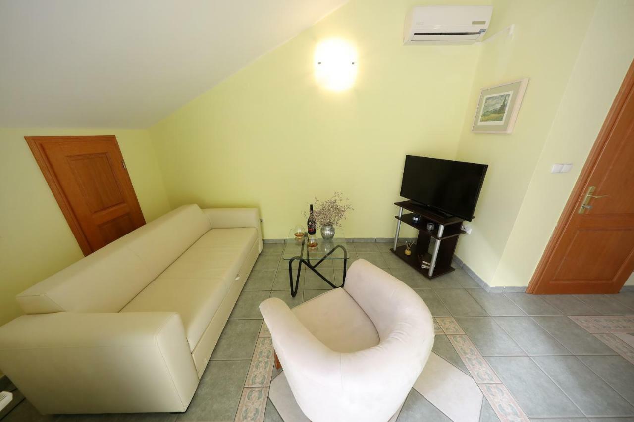 Apartments Villa Marnii Kožino Екстериор снимка