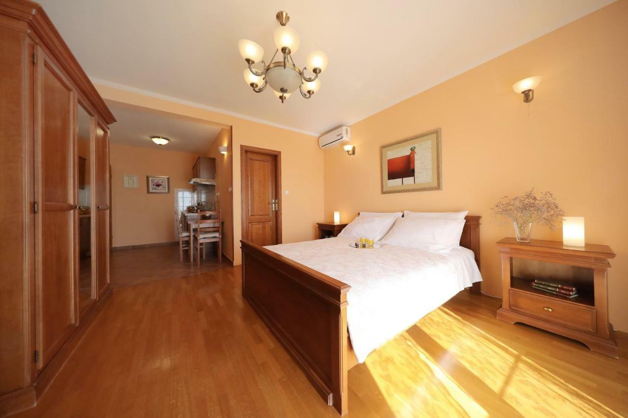Apartments Villa Marnii Kožino Екстериор снимка